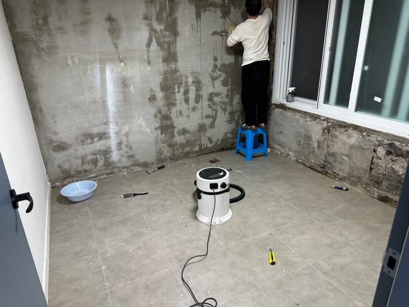 벽지 뒤에 이게 숨어있었습니다 — 곰팡이제거 실제 시공 사례 공개 [광남] 현장 사진