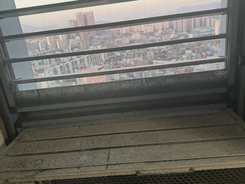 베란다 및 에어컨 실외기실 곰팡이 제거 시공 사례 현장 사진