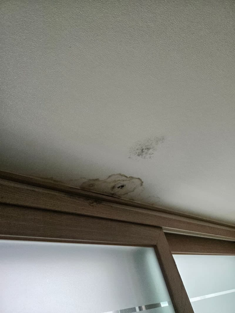 보일러실 문 열었더니 이 상태였습니다 현장 사진